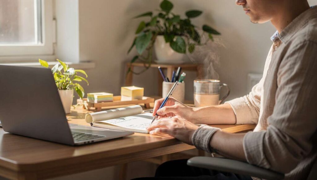 Wer To-do-Listen mit der Hand schreibt, hat laut Studien diese 5 kognitiven Vorteile